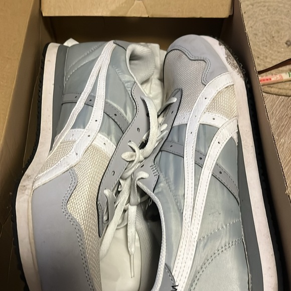 ASICS - Picture 2 of 3